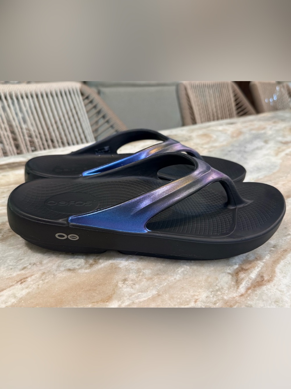 Women’s OOFOS OOLala luxe thong sandals- midnight spectre. Size 10 - Picture 2 of 8